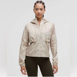 Lululemon Draw String Hooded Water Resistant Jacket - Mojave Tan, Size S
